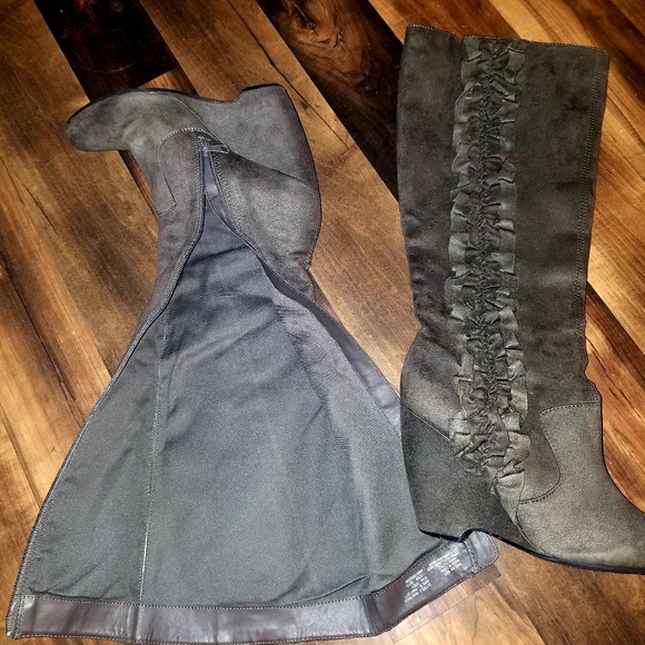 Women's suede knee boots size 8 and 1/2 - Picture 3 of 4
